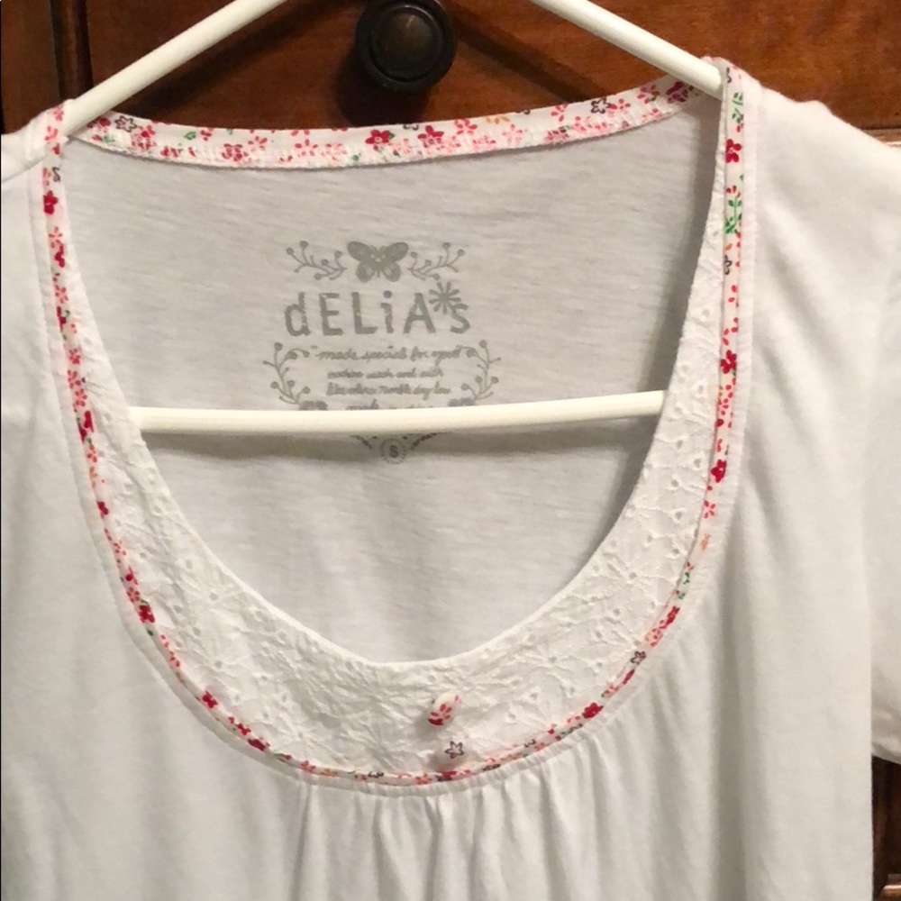 White Tee shirt with flowers
